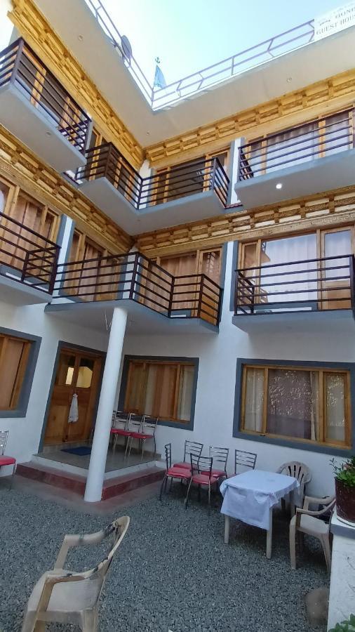 Gonbo Guest House Лех Екстер'єр фото